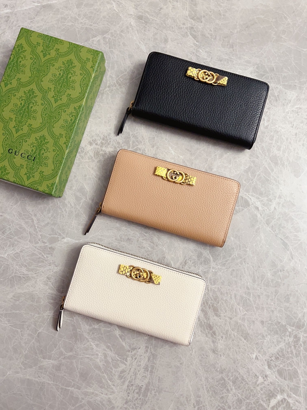 グッチ財布 レプリカ着用イメージ